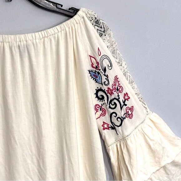 Relativity | Women’s Cream Bell Sleeve Tunic Boho Embroidery and Lace Bl… - Picture 4 of 11
